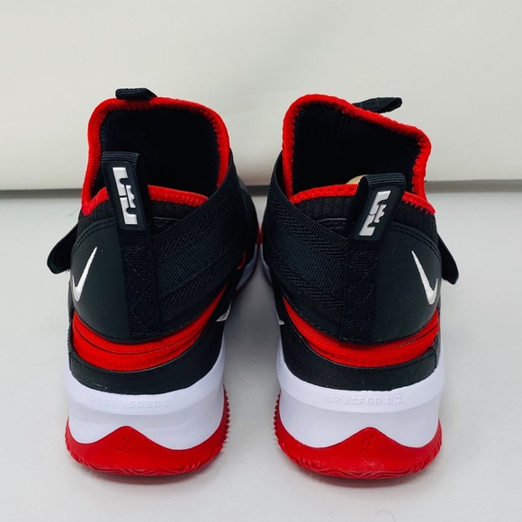 LEBRON SOLDIER XIII FLYEASE**US 5.5Y,6.5Y,7Y**$130 - Picture 6 of 8